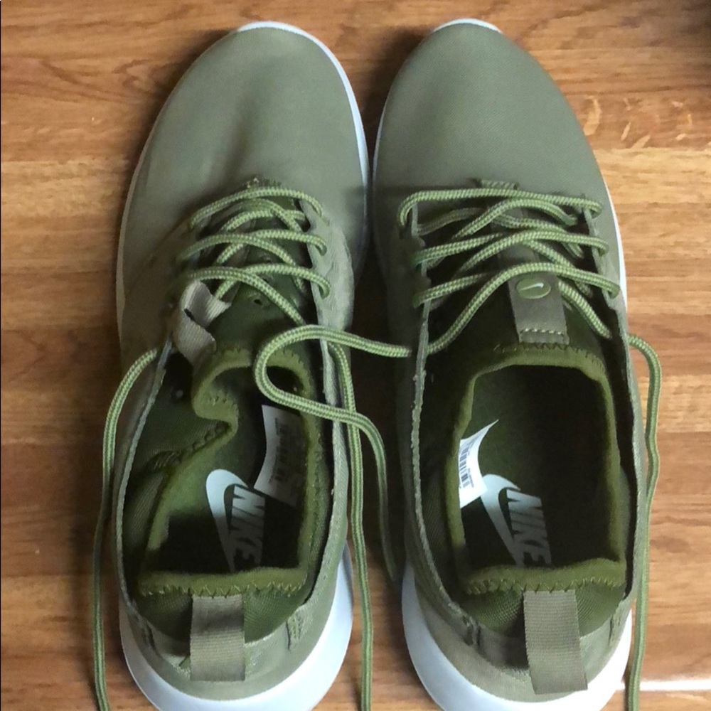 Like new one of a kind Nike tennis shoes